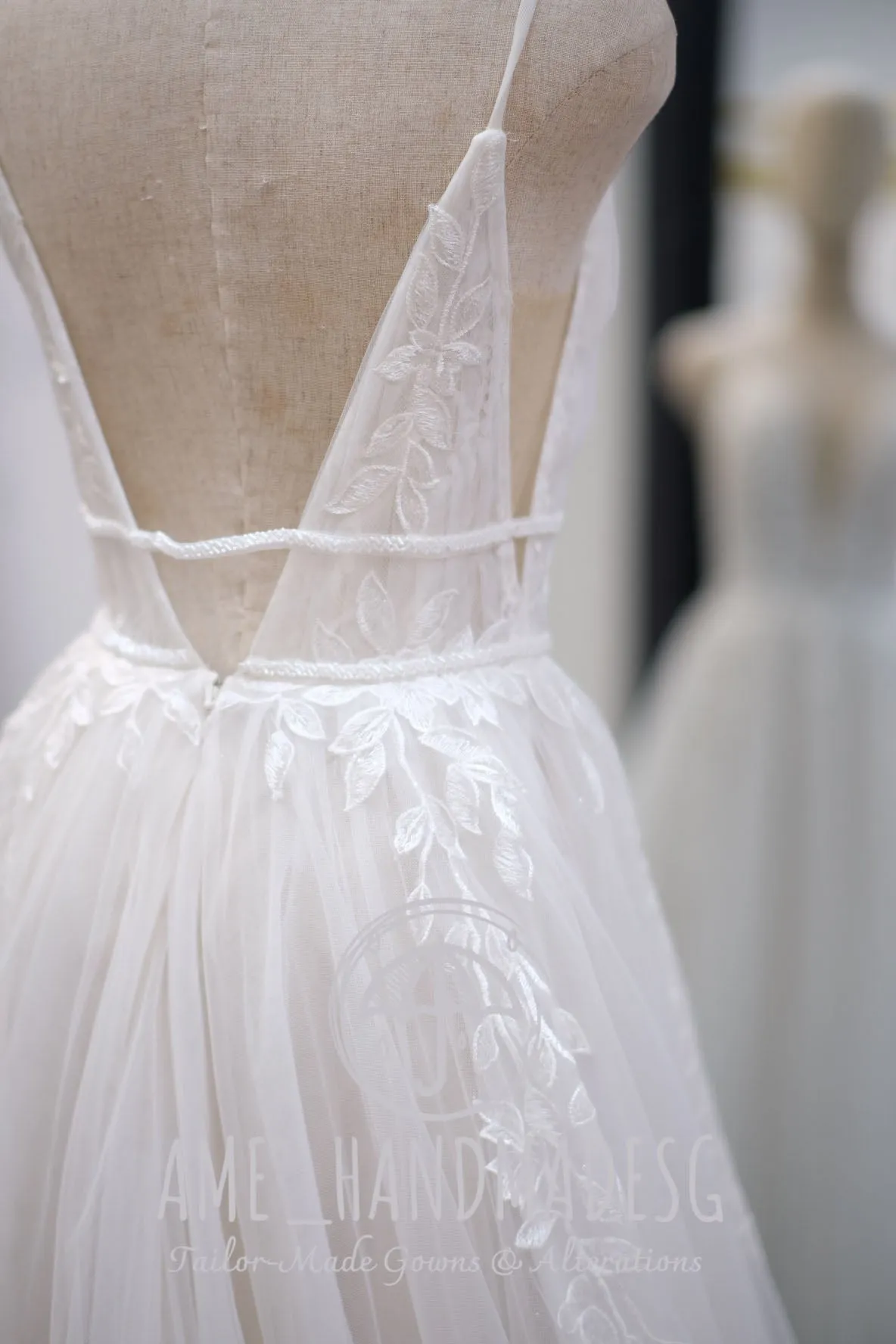 BG-WED-AME-10026 WEDDING GOWN PREMIUM FABRIC HALF LACE WITH BEADED SIZE S BUST 80-84 WAIST 64-66