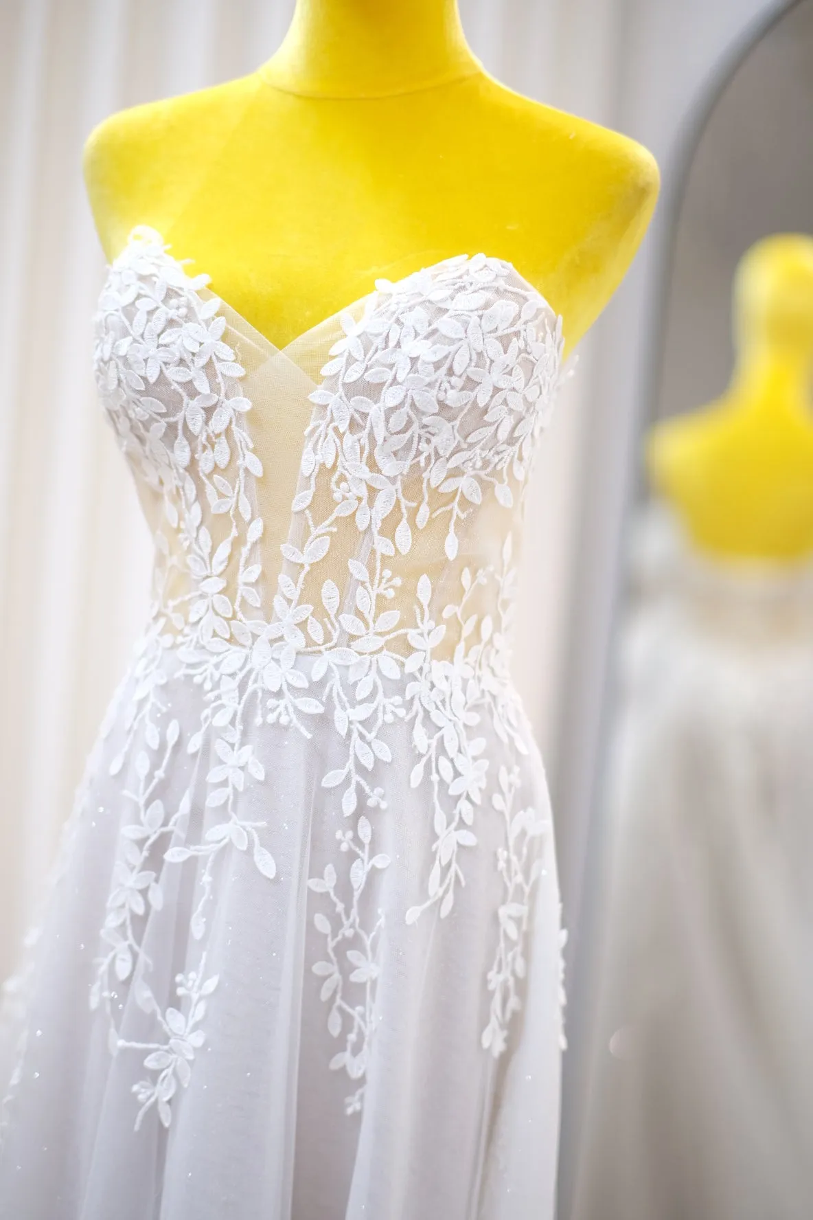 BG-WED-AME-10035 WEDDING GOWN LUX FABRIC, FULL FABRIC LACE SIZE S BUST 80-84 WAIST 66-68 HIPS 96