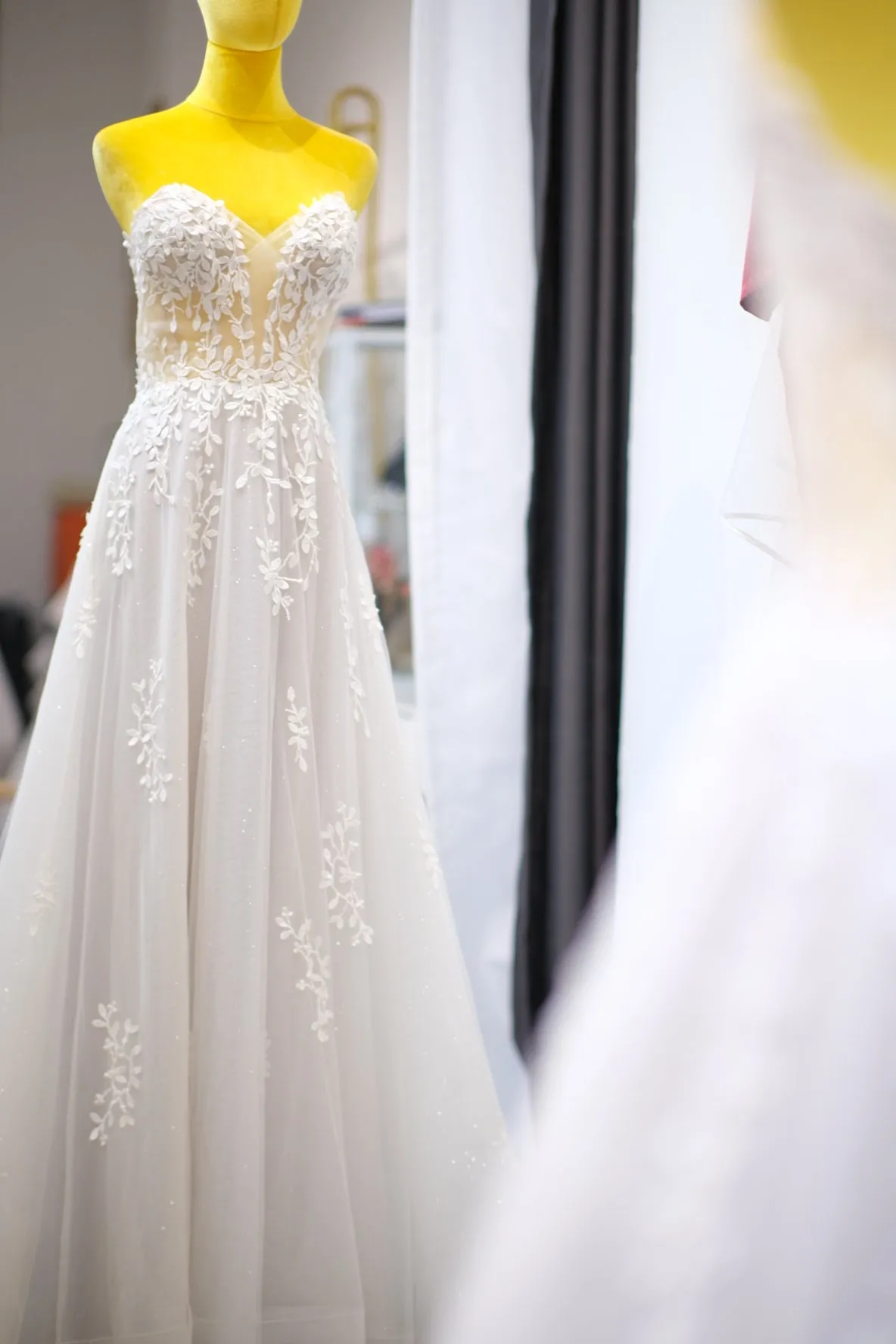 BG-WED-AME-10035 WEDDING GOWN LUX FABRIC, FULL FABRIC LACE SIZE S BUST 80-84 WAIST 66-68 HIPS 96