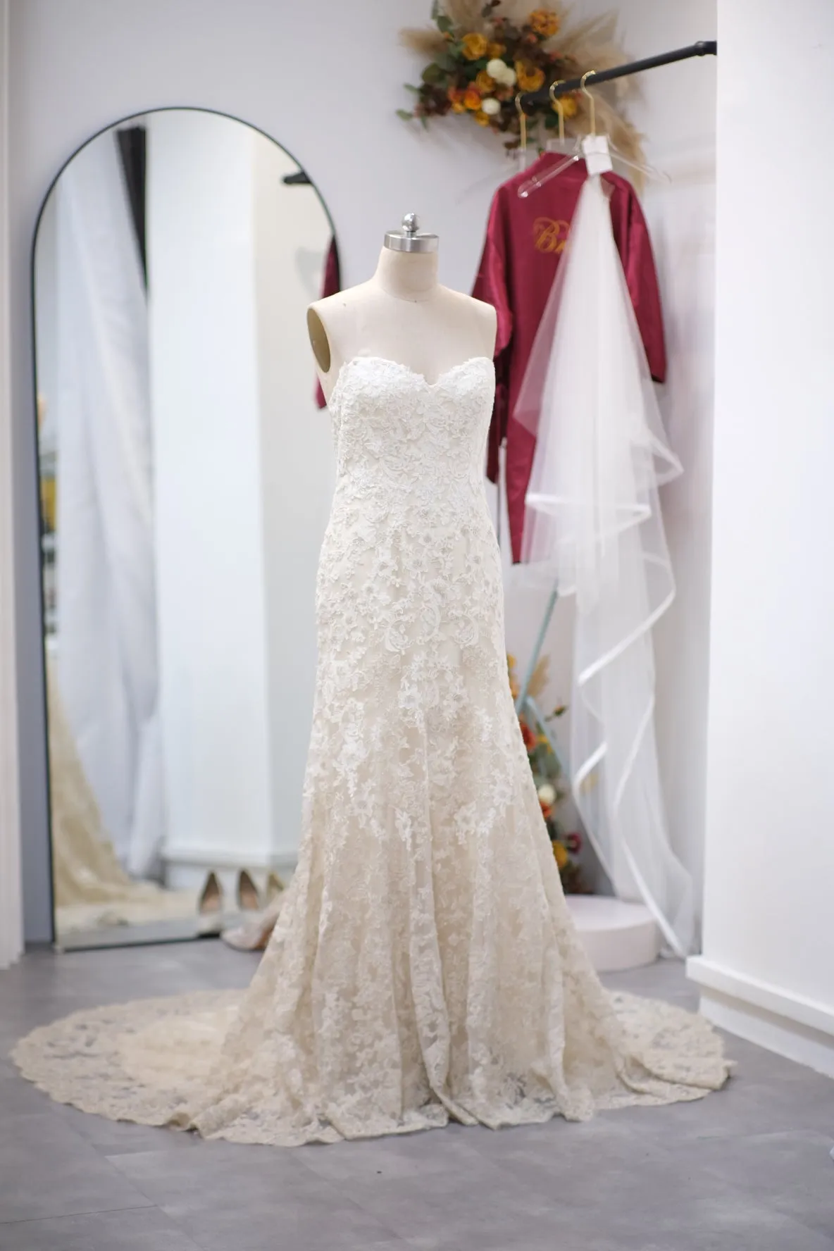BG-WED-AME-10042 WEDDING GOWN LUX FABRIC FULL FABRIC LACE WITH BEADED SIZE S BUST 86-90 WAIST 70-72 HIP 100