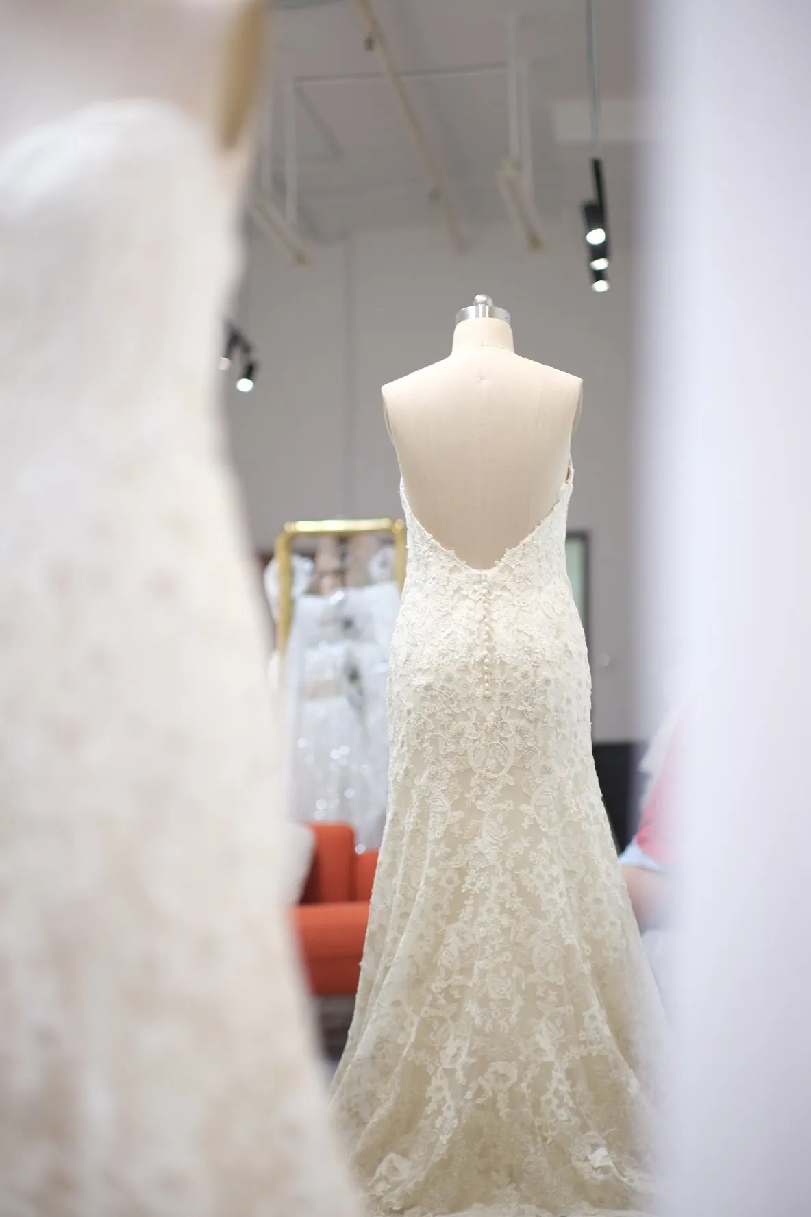 BG-WED-AME-10042 WEDDING GOWN LUX FABRIC FULL FABRIC LACE WITH BEADED SIZE S BUST 86-90 WAIST 70-72 HIP 100