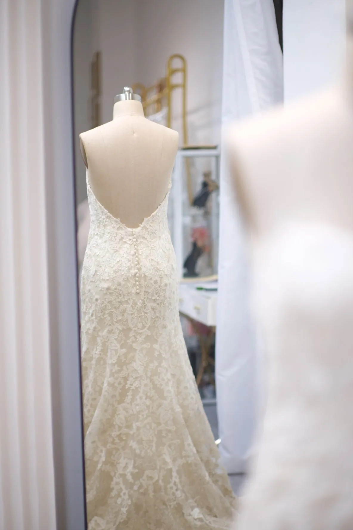 BG-WED-AME-10042 WEDDING GOWN LUX FABRIC FULL FABRIC LACE WITH BEADED SIZE S BUST 86-90 WAIST 70-72 HIP 100