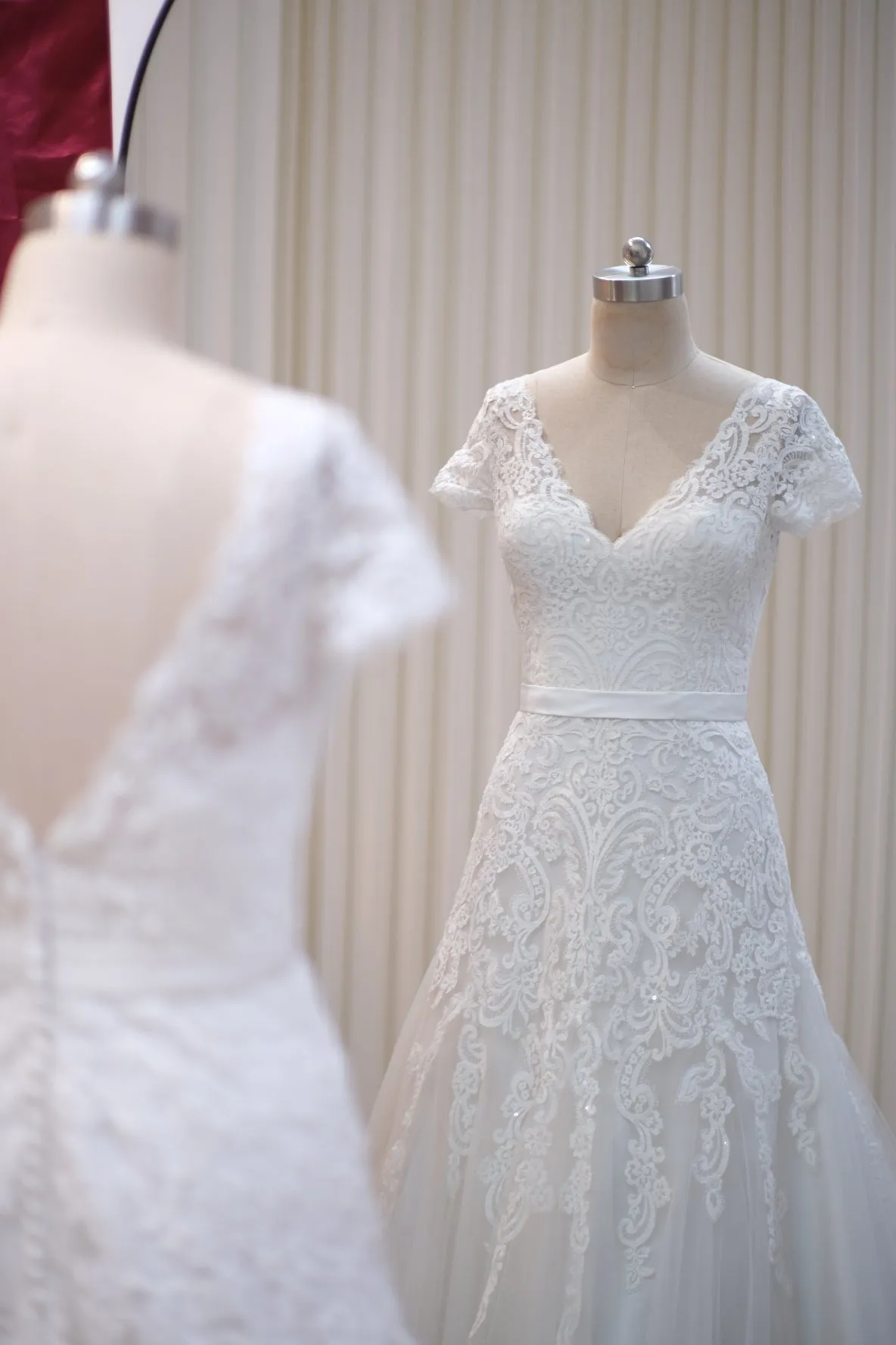 BG-WED-AME-10058 WEDDING GOWN LUX FABRIC Full Half LACE WITH BEADED SIZE M BUST 84-86 WAIST 68-70