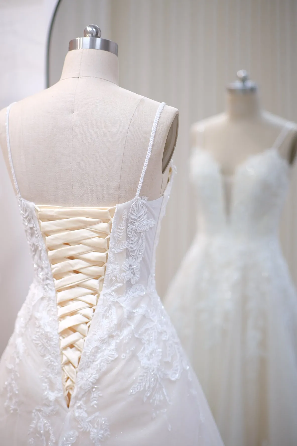 BG-WED-AME-10059 WEDDING GOWN LUX FABRIC Full Gliter WITH BEADED SIZE M BUST 84-86 WAIST 68-70