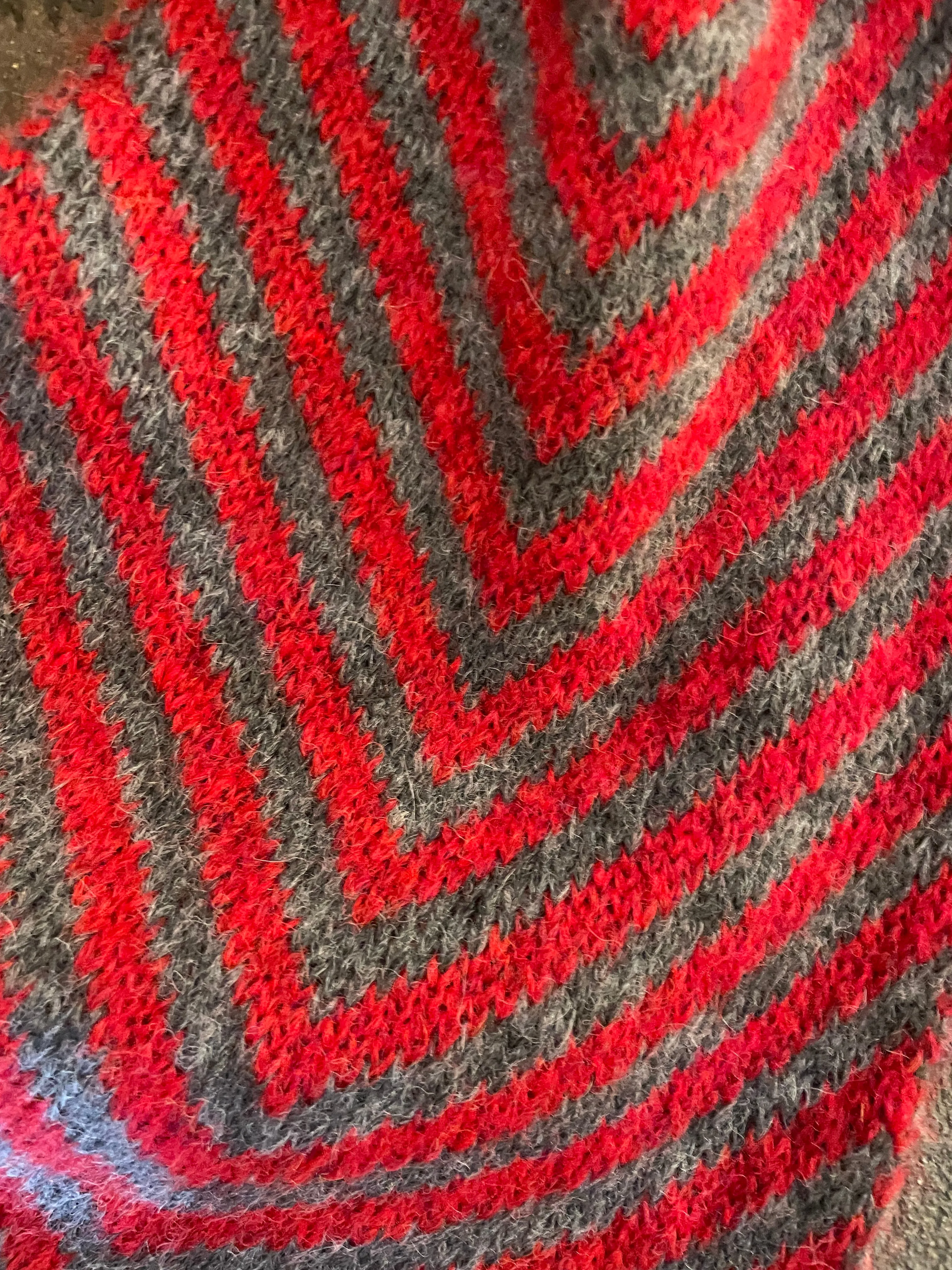 Chevron scarf (Alpaca) -  Red / Charcoal